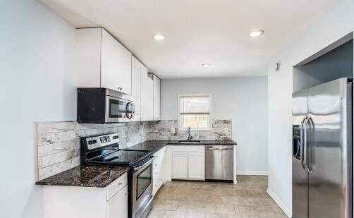 Building Photo - 609 49th Pl NE