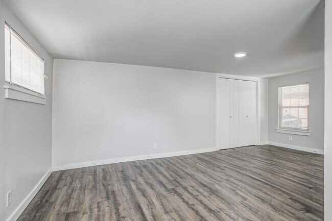 Building Photo - A Stunning, Updated Home in the heart of Dallas