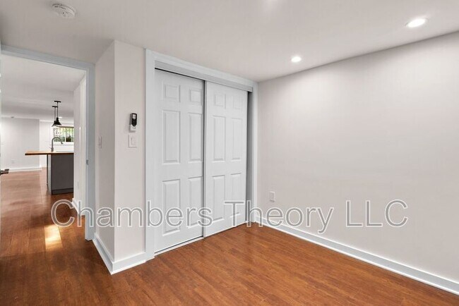 Building Photo - 1745 1st St NW