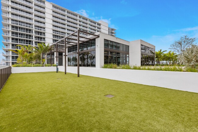 Building Photo - 1480 NW North River Dr