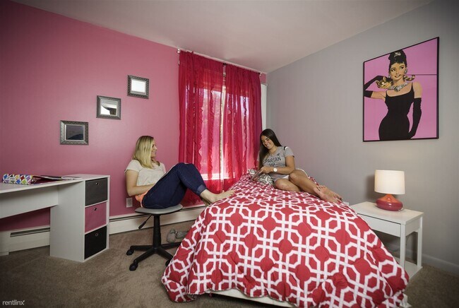 Building Photo - 2 br, 1 bath  - Collingwood Apartments