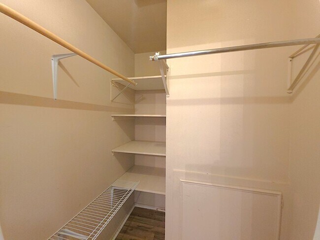 Building Photo - Get ready to fall in love with comfortable, carefree living at Courtyard Condominiums in Tyler, TX!