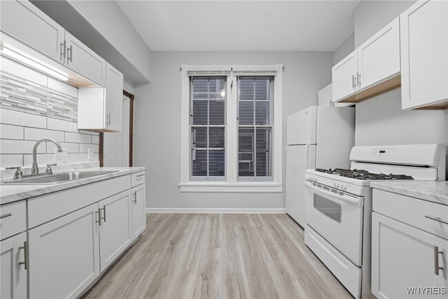 Building Photo - 76 Anderson Pl