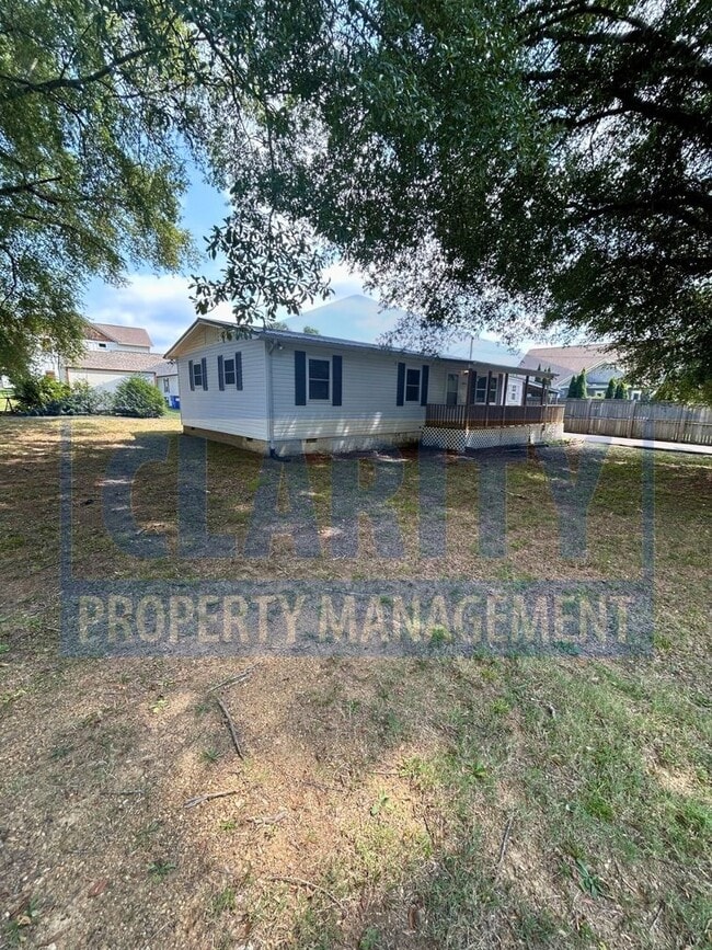 Building Photo - Charming 3-Bedroom, 1-Bath Home with Bonus...
