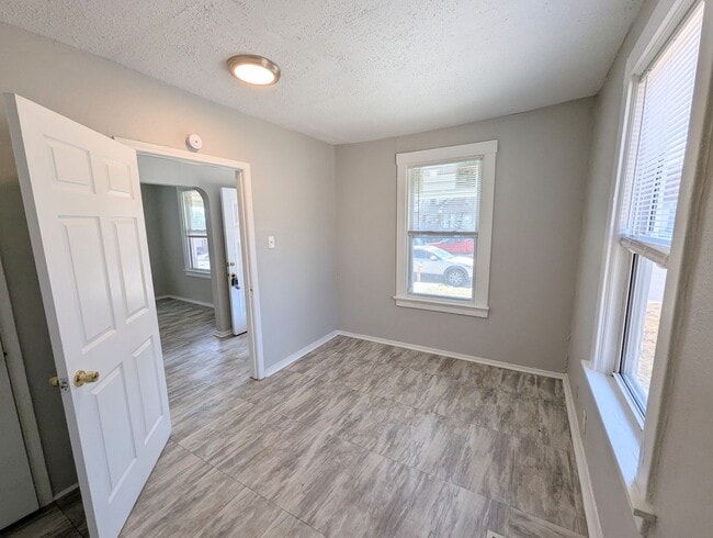 Building Photo - $500 OFF Your First Month's Rent!