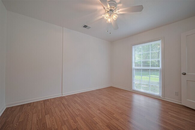 Building Photo - 5513 Fairdale Ln