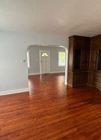 Building Photo - 334 N Walnut St