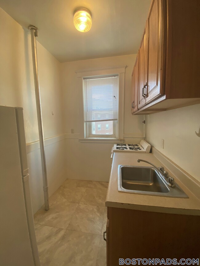 Building Photo - 137 Park Dr