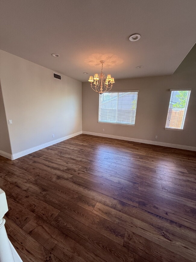 Building Photo - Spacious 5-Bed Family Home w/ 3-Car Garage Near Top Schools in Orange Crest.  One large bedroom a...