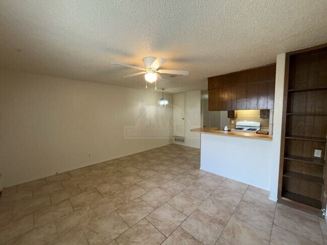 Building Photo - 2210 Silverway Dr