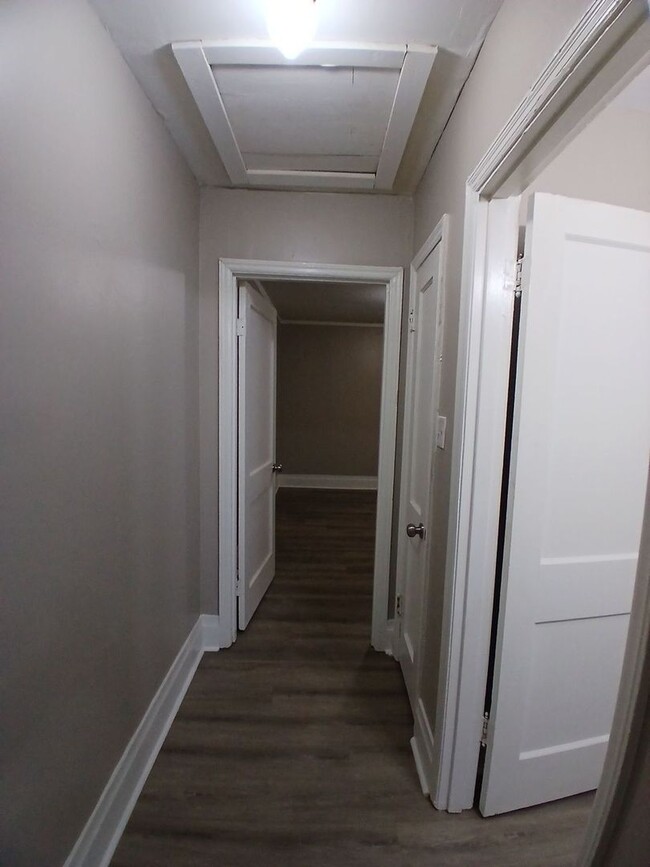 Building Photo - Updated 2 bedroom 1 bath duplex