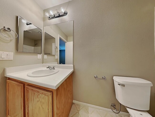 Building Photo - 10753 Bayview House Ave