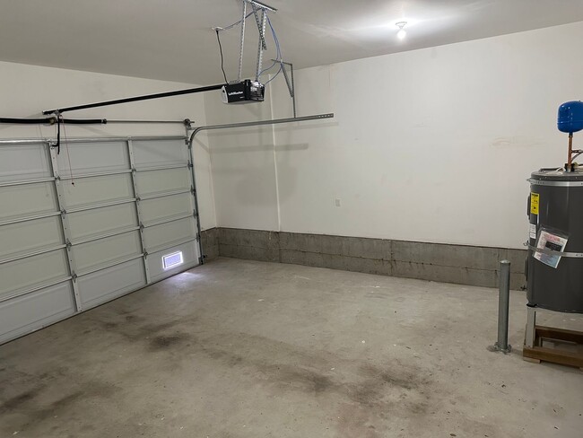 Building Photo - 3 bedroom, 2.5 bath in Downtown Ferndale