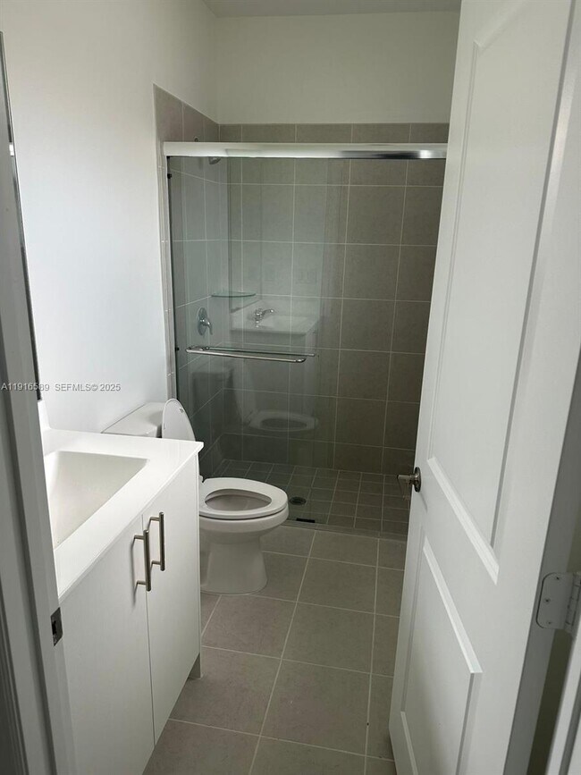 Building Photo - 2971 SE 23rd Ave