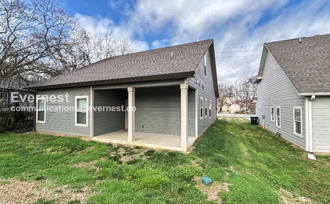 Building Photo - Spacious 3 Bed, 2.5 Bath Home with 2 Car Garage