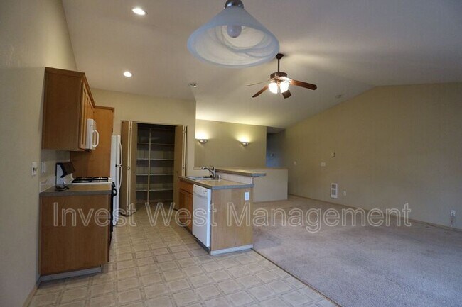 Building Photo - 1830 SE 11th Ave