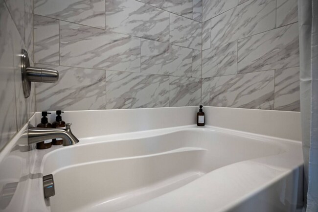 Building Photo - 3 Bed, 2.5 Bath - Avant