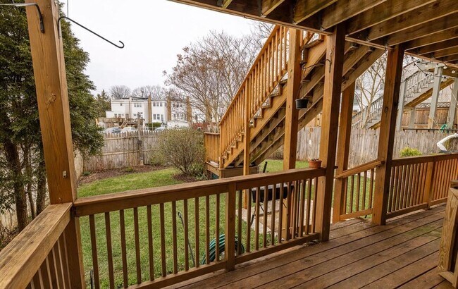 Building Photo - Conveniently Located 1 Bedroom Plus Den in Brookland