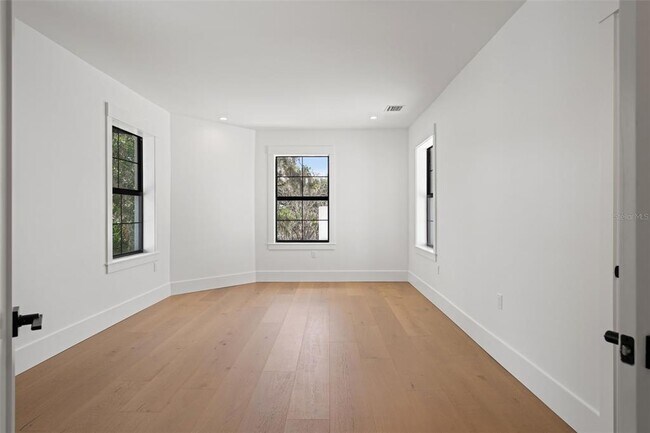 Building Photo - 804 Idlewood Dr