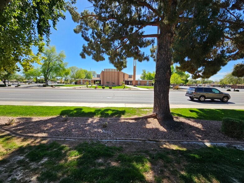 Building Photo - 860 E Brown Rd