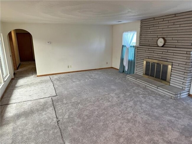 Building Photo - 728 N Pike Rd