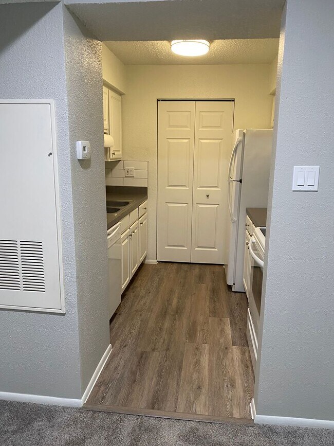 Building Photo - **CABANA KEY** One Bedroom ready for occupancy
