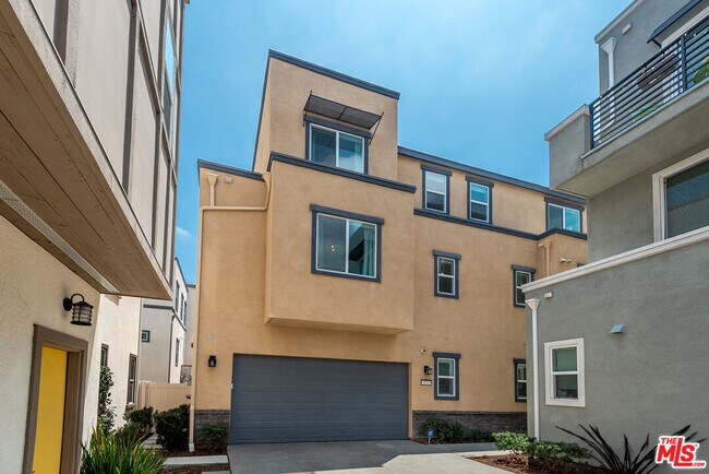 Building Photo - 670 Daniel Freeman Cir