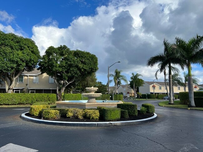 Building Photo - 647 Waterside Dr