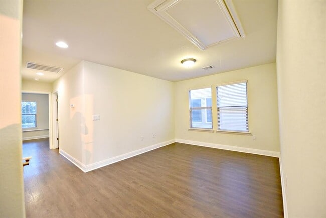 Building Photo - 10503 Turnbull Loop