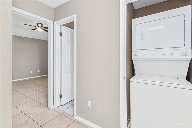 Building Photo - 15 Kimberly Ln