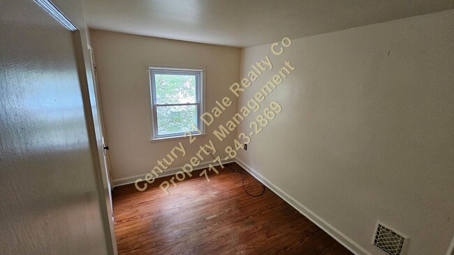 Building Photo - 3BR Cape Cod in York Suburban Schools