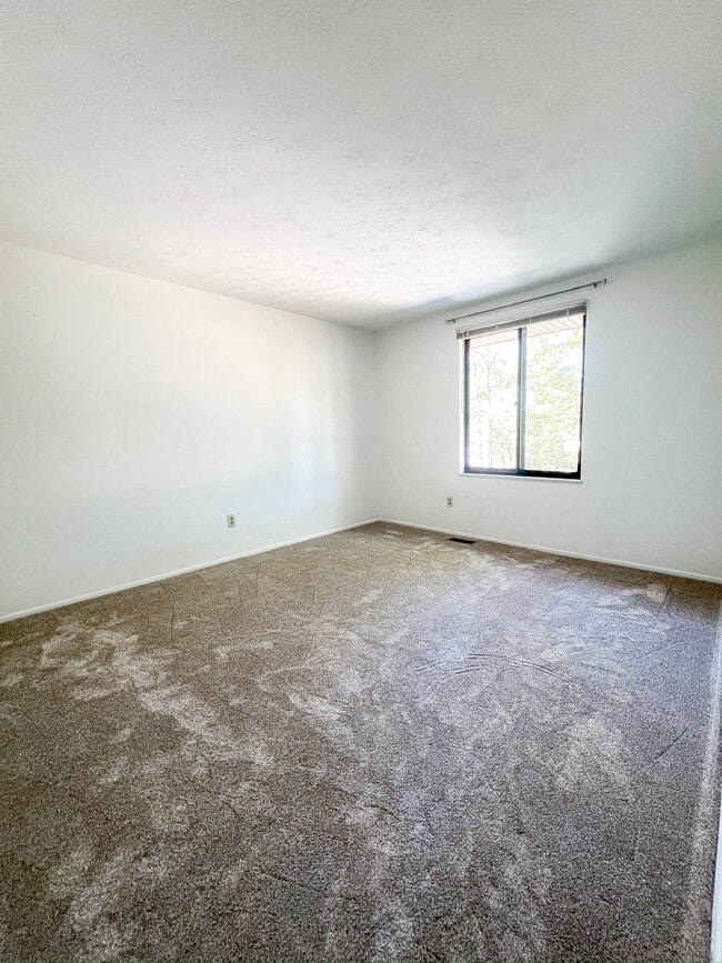 Building Photo - 136 Old Gate Rd