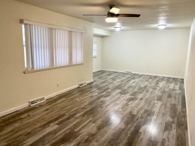 Building Photo - 2400 S Nettleton Ave