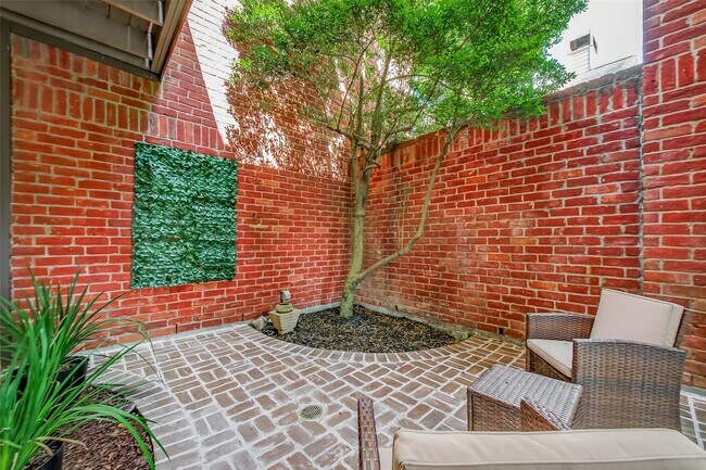 Building Photo - 7447 Cambridge St