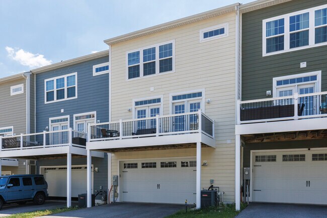 Building Photo - 5917 Glen Willow Wy