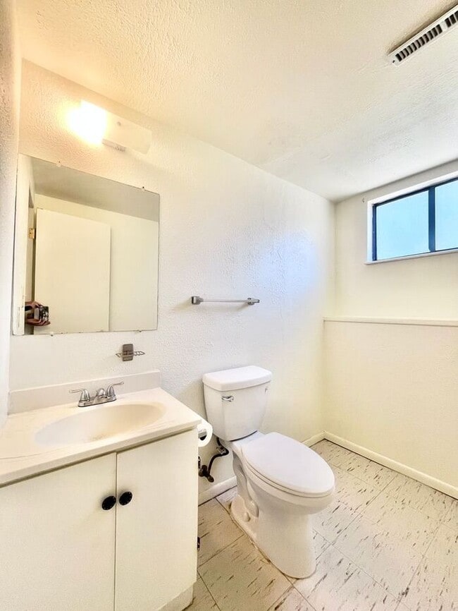 Building Photo - 3 Bedroom Home in SW Loveland!