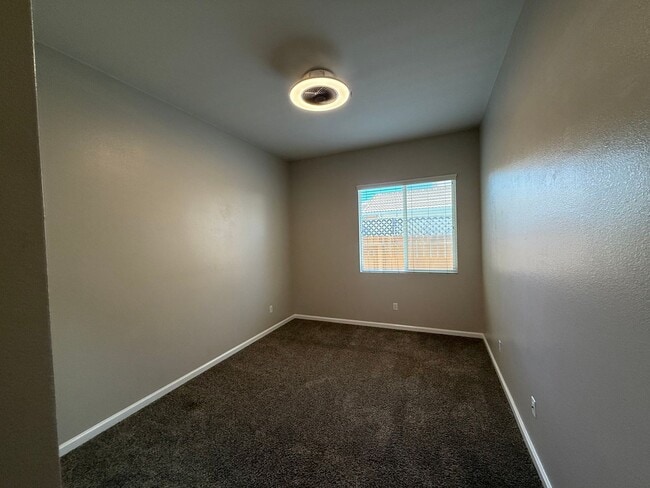Building Photo - 4-bedroom single story in Sylvan School District!