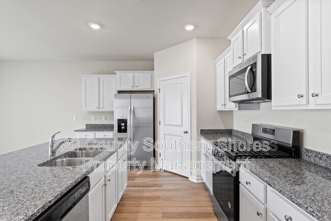 Building Photo - 215 Konik St