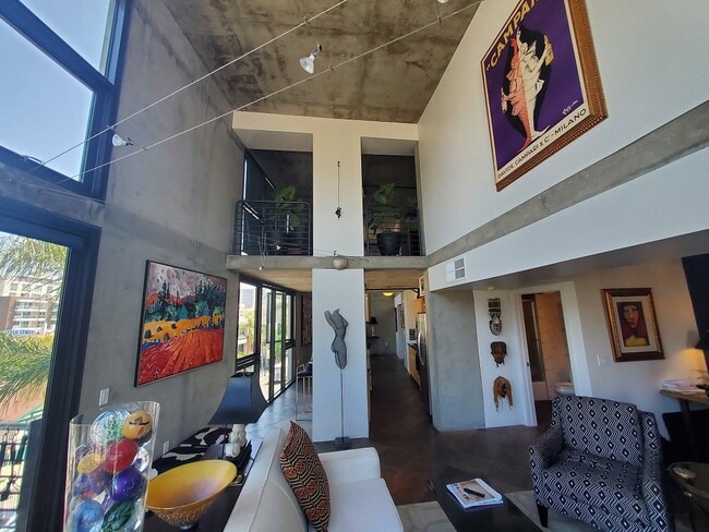 Building Photo - Downtown Loft living in Little Italy