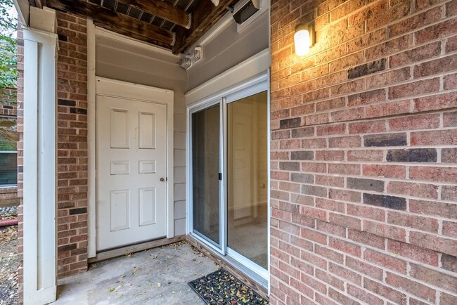 Building Photo - Charming And Well-Maintained 1 Bedr 1 Bath...