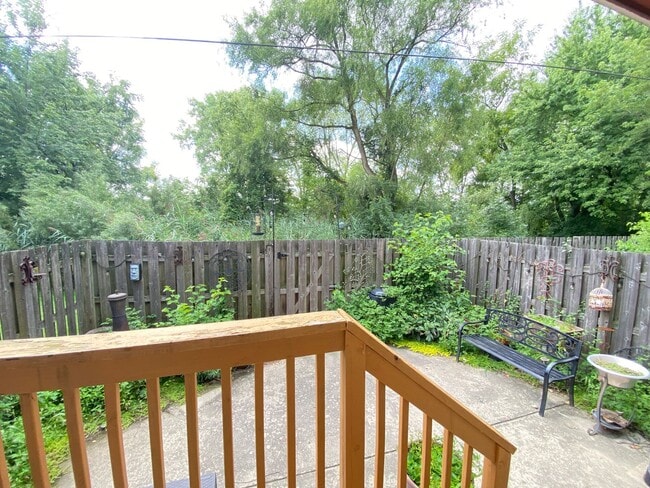Building Photo - 2 Bedroom Condo In Schererville