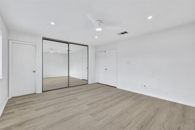 Building Photo - 12527 Wellington Park Dr