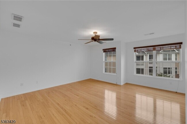 Building Photo - 59 Taft Ln