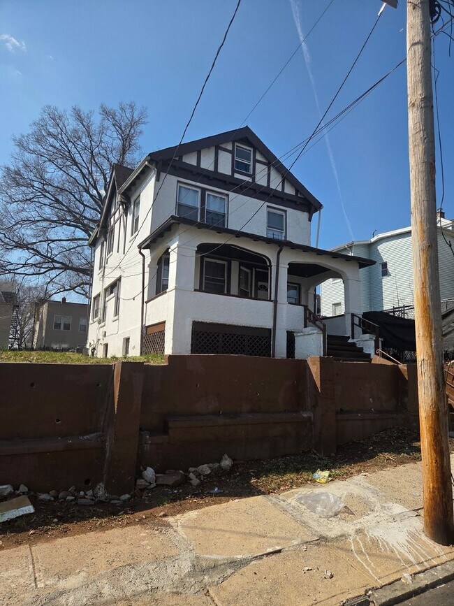 Building Photo - 20-22-22 Rockland Terrace