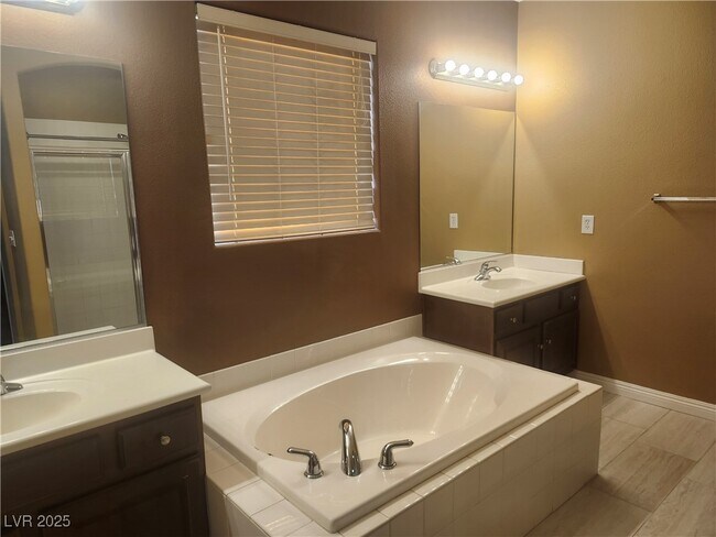 Building Photo - 5154 Walbrook Ln