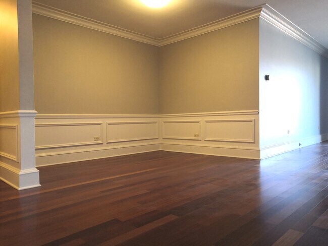 dining area - 401 S Grove Ave