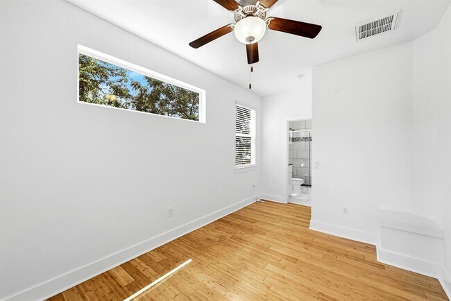 Building Photo - 6213 Felix Ave