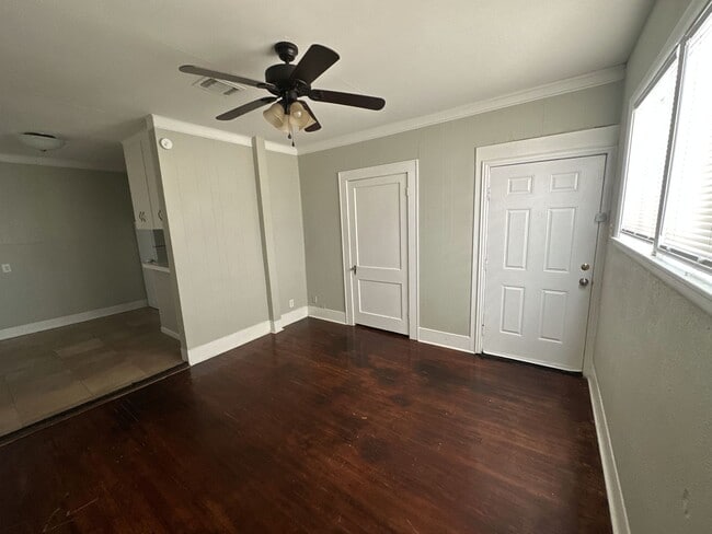 Building Photo - Cozy 2 bedroom 1 bath duplex