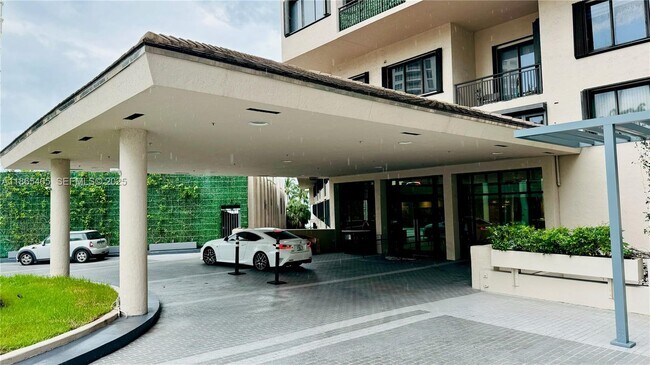 Building Photo - 540 Brickell Key Dr