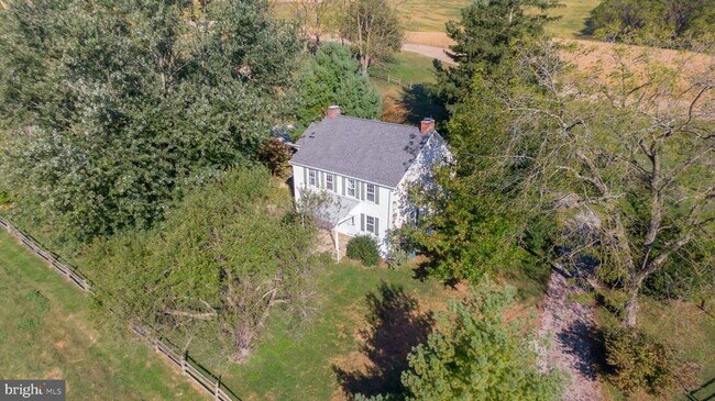 Building Photo - 1025 N Chatham Rd